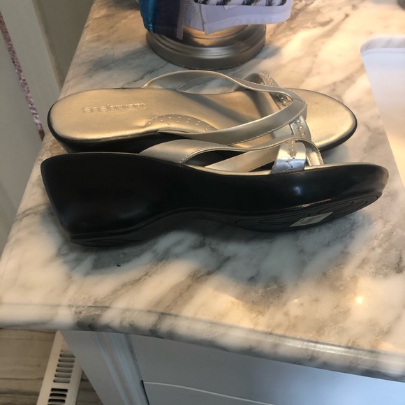 Silver scrappy wedges. EUC size 9 wide - Picture 2 of 4